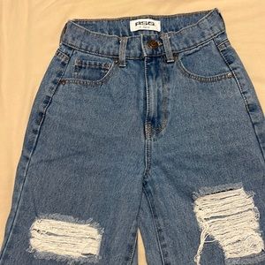 RSQ BAGGY JEANS SIZE 23 WORN LESS THEN 5 TIMES